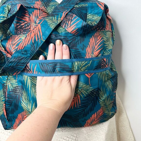 Lug Packable Puddle Jumper Tote in Tropical Ocean Print Lightweight Travel - Picture 9 of 14